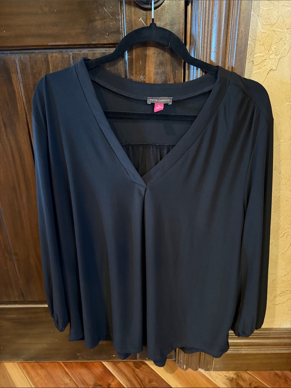 Vince Camuto Black V-Neck Long Sleeve Blouse